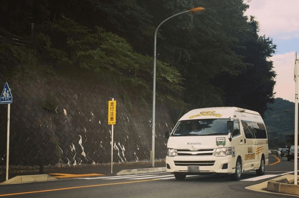 “Convehicle”是結(jié)合“convenience（方便）”和“vehicle（交通工具）”的復(fù)合詞，意為“方便的車”